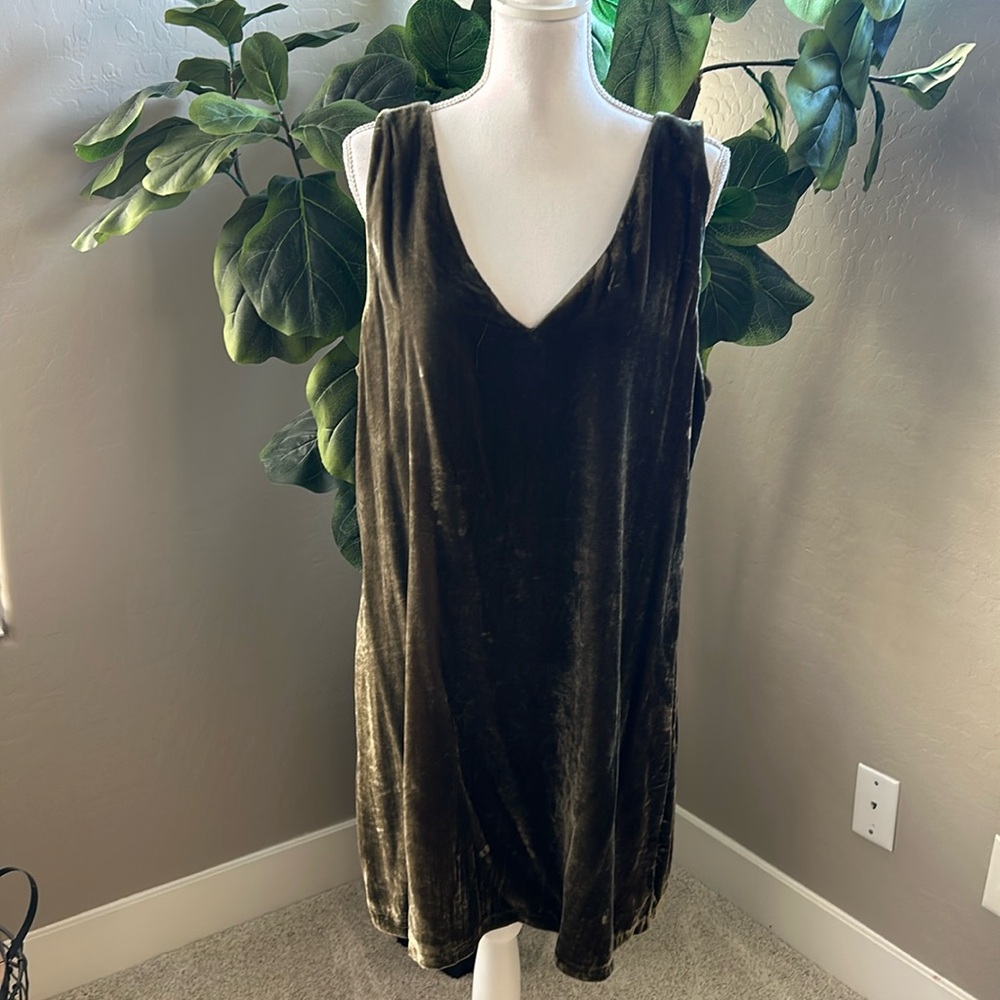 MELLODAY Velvet Dress in Dark Olive